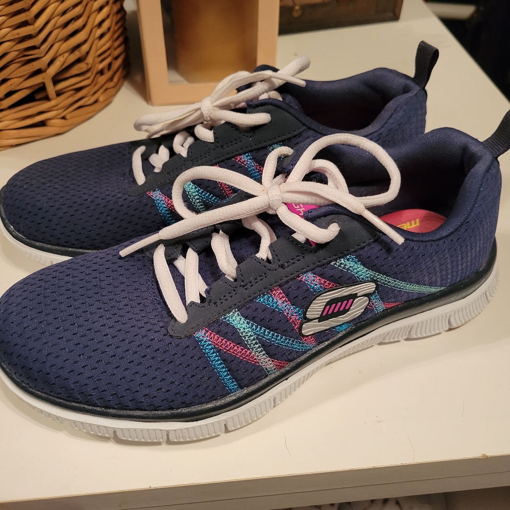 Brand New Size 6 Skechers